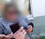 В Астрахани прямо на улице задержали 53-летнюю наркозакладчицу