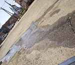 В центре астраханского села из-под бетона забил родник