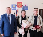 Игорь Мартынов вручил ордена Мужества астраханцам-героям СВО