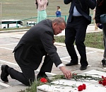 Сергей Морозов принял участие в траурном митинге у Мемориала Славы воинам 28-й Армии в посёлке Хулхута 