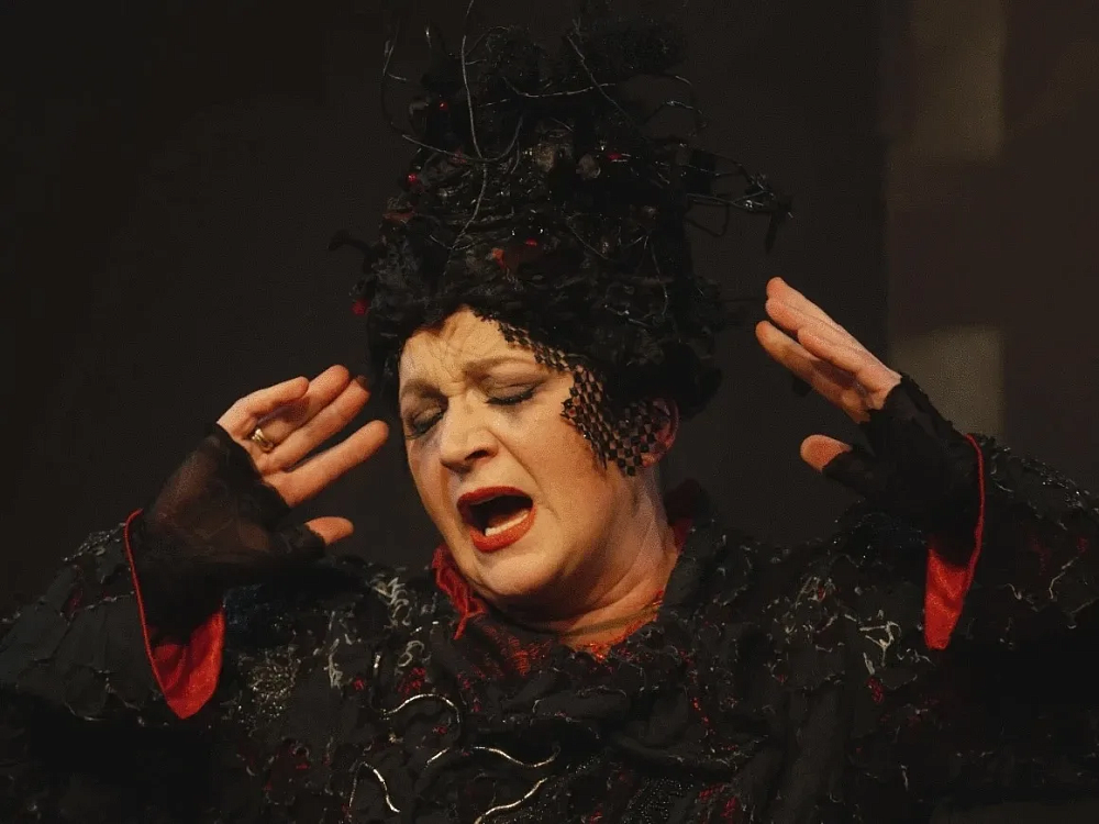 Силу фарса и комедии увидят астраханцы благодаря «Большим гастролям»