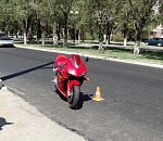 В Астрахани мотоциклист сбил мужчину с 4-месячным ребенком на руках