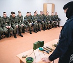 В Астрахани взрывотехник Росгвардии провел мастер-класс по безопасности для школьников и студентов