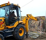 Астраханец самостоятельно снес свой двухэтажный дом