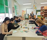 Юные астраханцы отправляют бойцам на передовую новогодние открытки