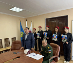 Ордена и медали погибших бойцов передали астраханским семьям