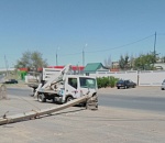 В Астрахани упал столб