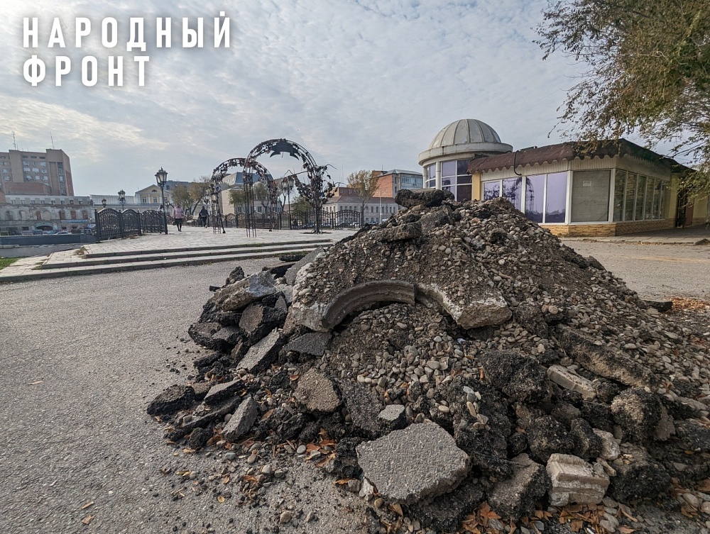 Астраханские коммунальщики приготовили молодоженам пренеприятнейший подарок