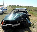 На астраханской трассе «девятка» протаранила ЛЭП: столб упал