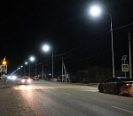 На аварийно опасной улице Астрахани заработало освещение