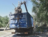 С улиц одного района Астрахани вывезли почти три тысячи тонн мусора