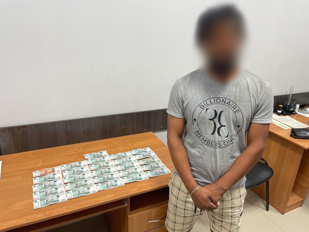 Иностранная пара украла у астраханки золото и пенсию