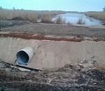 Горе-строители замуровали крупную водную артерию: астраханец бьет тревогу