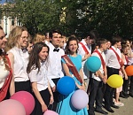 В школах Астрахани прозвучал последний звонок