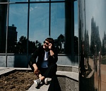 Астраханский бизнесмен Виктор Тарасенко предлагает покупать квартиры у конкурентов