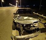 В Астрахани водитель протаранил заграждение: пострадала пассажирка