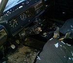 Ночью в Астрахани хулиганы раскурочили машину, ничего не украв