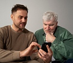80% астраханцев считают помощь старшим в интернете семейным делом