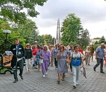 Астраханские пенсионеры совершили этнопутешествие с дегустацией и ожившими памятниками