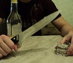 Пьяный астраханец набросился с ножом на подростка