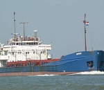 В Волго-Каспийском канале два судна вмерзли в лед