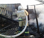 Под Астраханью горели хозпостройки, пострадала женщина