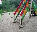 В Астрахани с детских площадок убрали почти 400 качелей и горок