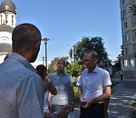 Погибшие деревья, неработающий фонтан. Астраханские депутаты провели выездное совещание в Юго-Востоке-3