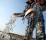 Астраханские полицейские задержали браконьера с 40-метровой сетью