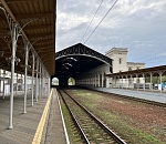 Астраханец на самокате попал под электропоезд на станции Лисий Нос