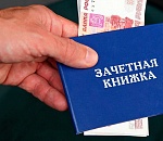 Студентка астраханского вуза ответит перед судом за взятку