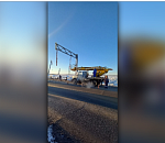 Рамка сурка: поломанный ограничитель на астраханском мосту снова чинят 