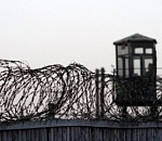 17-летний астраханец пытался перебросить спирт и наркотики на территорию колонии