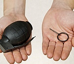 Астраханец выдернул чеку у случайно найденной гранаты