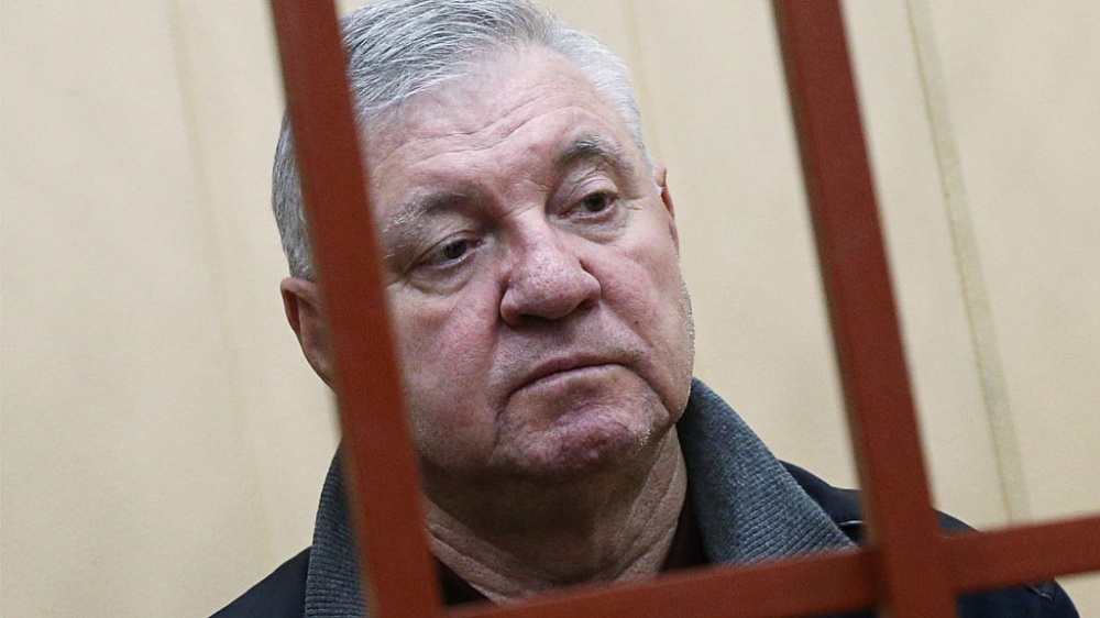 Судебные приставы арестовали именные акции Михаила Столярова