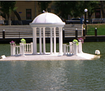 На сайте бесплатных объявлений продают домик для лебедей с Лебединого озера