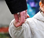 В Астрахани у выпускницы детдома отобрали дочь из-за отсутствия кроватки