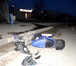 В Астрахани столкнулись мотороллер и такси