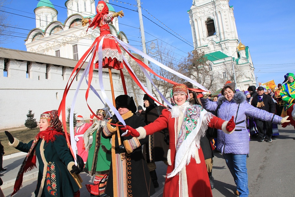 Астраханцы проводят Масленицу гуляниями в кремле