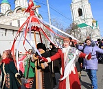 Астраханцы проводят Масленицу гуляниями в кремле