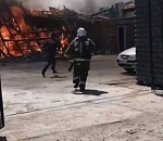 В сети появились кадры пожара на Больших Исадах, где дотла сгорело кафе