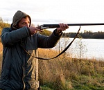 Под Астраханью охотник на бродячих собак тяжело ранил сельчанку