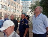 В Астрахани в день 80-летия легендарной «Молодой гвардии» выпустили в небо голубей