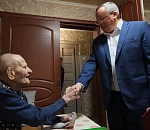 Игорь Мартынов поздравил астраханского ветерана со 101-летием