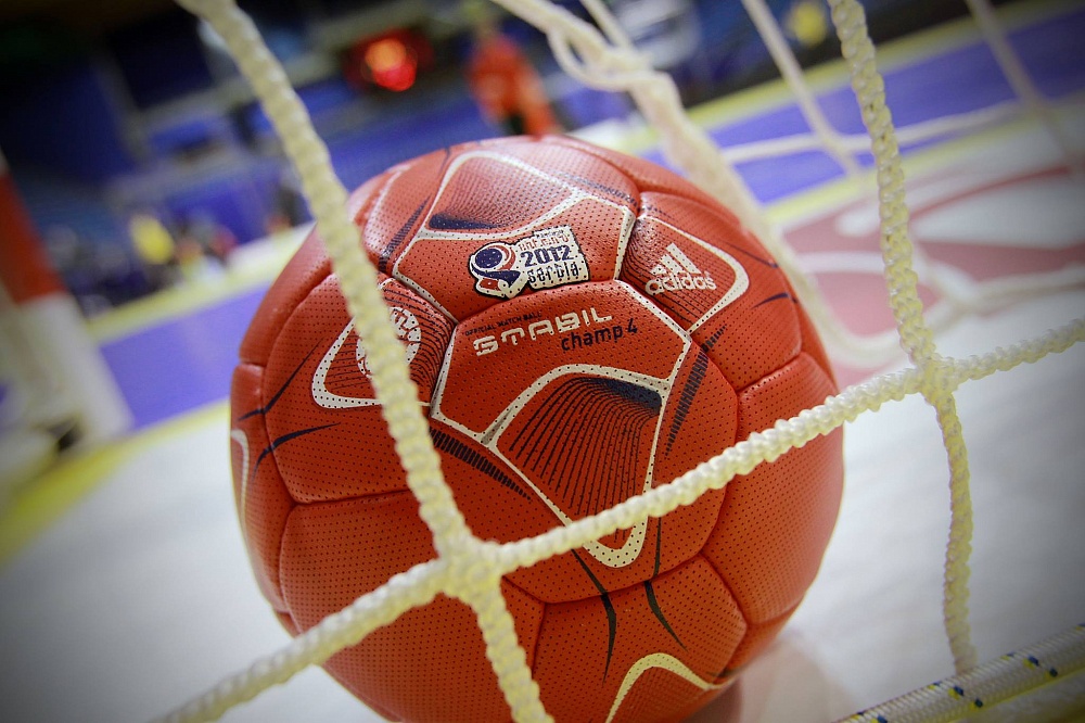 Гандбол, джиу-джитсу, кикбоксинг и футбол: спортивный ноябрь в Астрахани