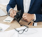 Гендиректор астраханской фирмы задолжал своим сотрудникам более 4 млн рублей