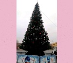 В Ахтубинске восстановили главную елку города, упавшую во время непогоды