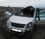 На астраханской трассе опрокинулась иномарка: пассажир погиб