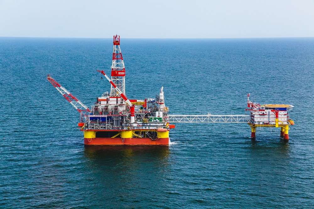 Лукойл добыл 10 млн тонн нефти на месторождениях Северного Каспия