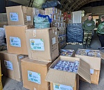 Астраханские таможенники передали детям крупную партию изъятых ёлочных украшений